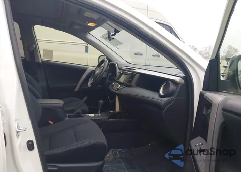 2015 Toyota Rav4 Xle z USA, uszkodzony, nr VIN JTMWFREV6FD075613